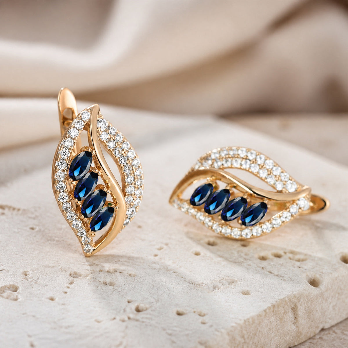 Isola Caelurelle Gold Earrings